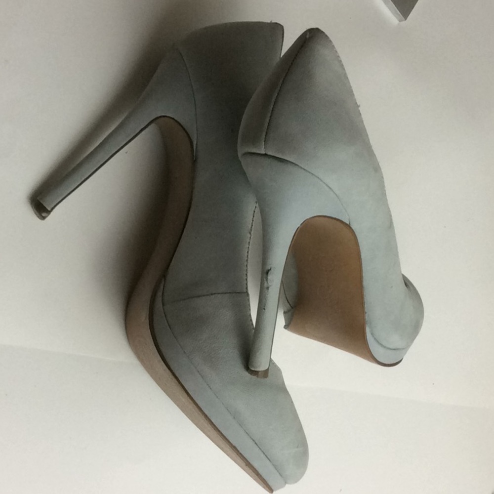 Jessica Simpson  silver Beautiful Heels 👠 - Picture 4 of 4